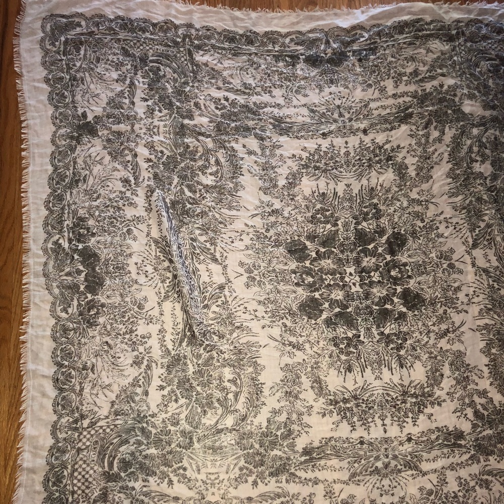 Scarf/wrap - Picture 5 of 6